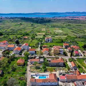 Mare - With Heated Pool Zadar